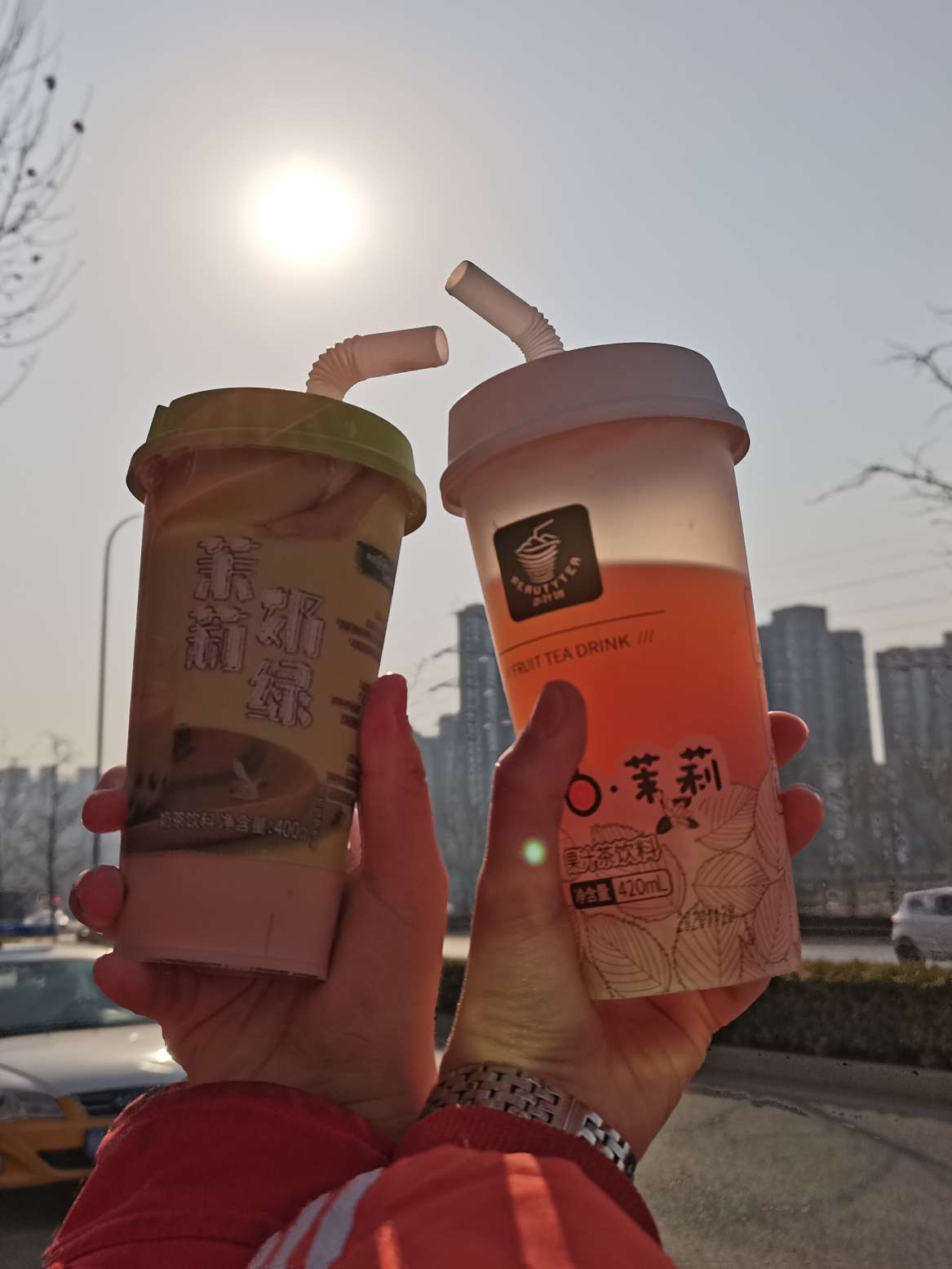 对方正在长头发