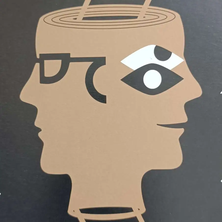 天才在左，疯子在右