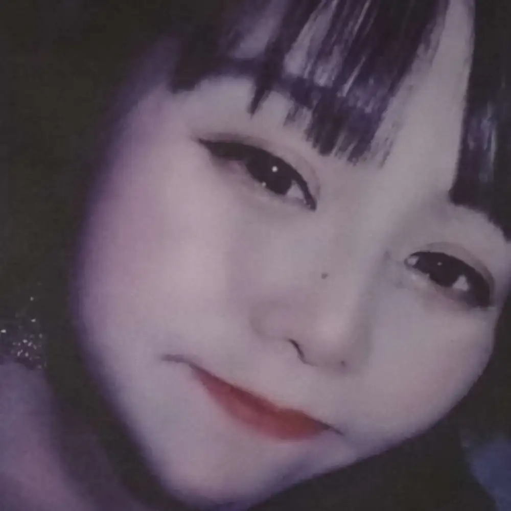 青春染指流年，流年跌碎容颜