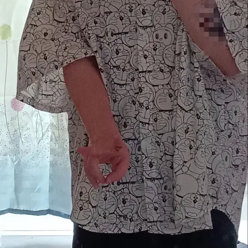 她