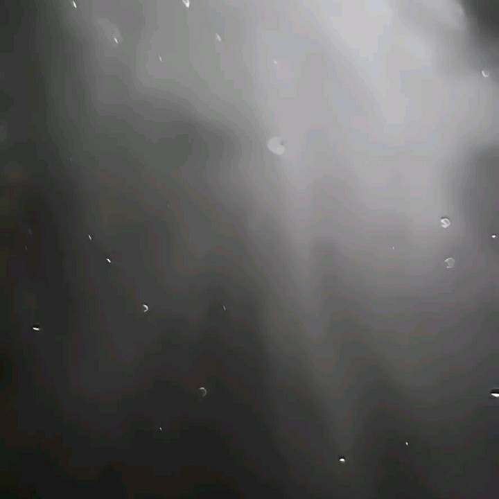 “尚在梦中，鼾声如雷”