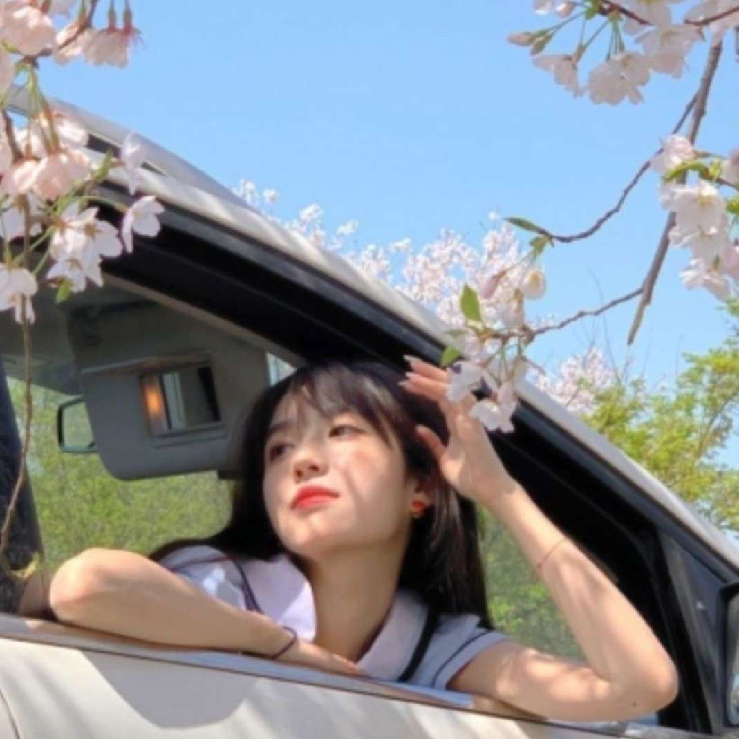 喜欢独处 保持清醒 长期快乐 继续努力.”