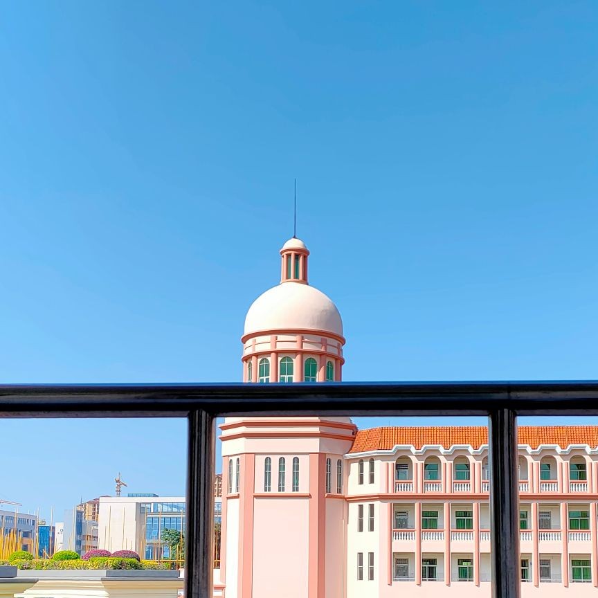 云边有个小卖部