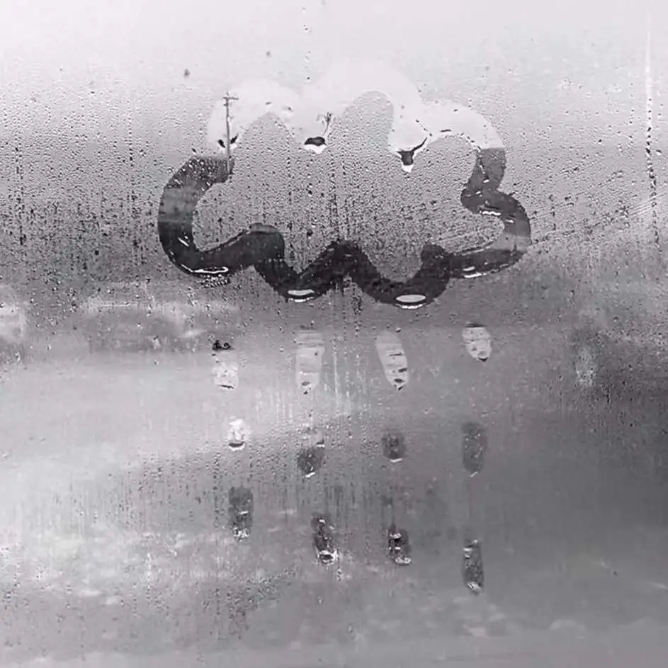 冷雨系文案｜伞骨早锈在去年梅雨里