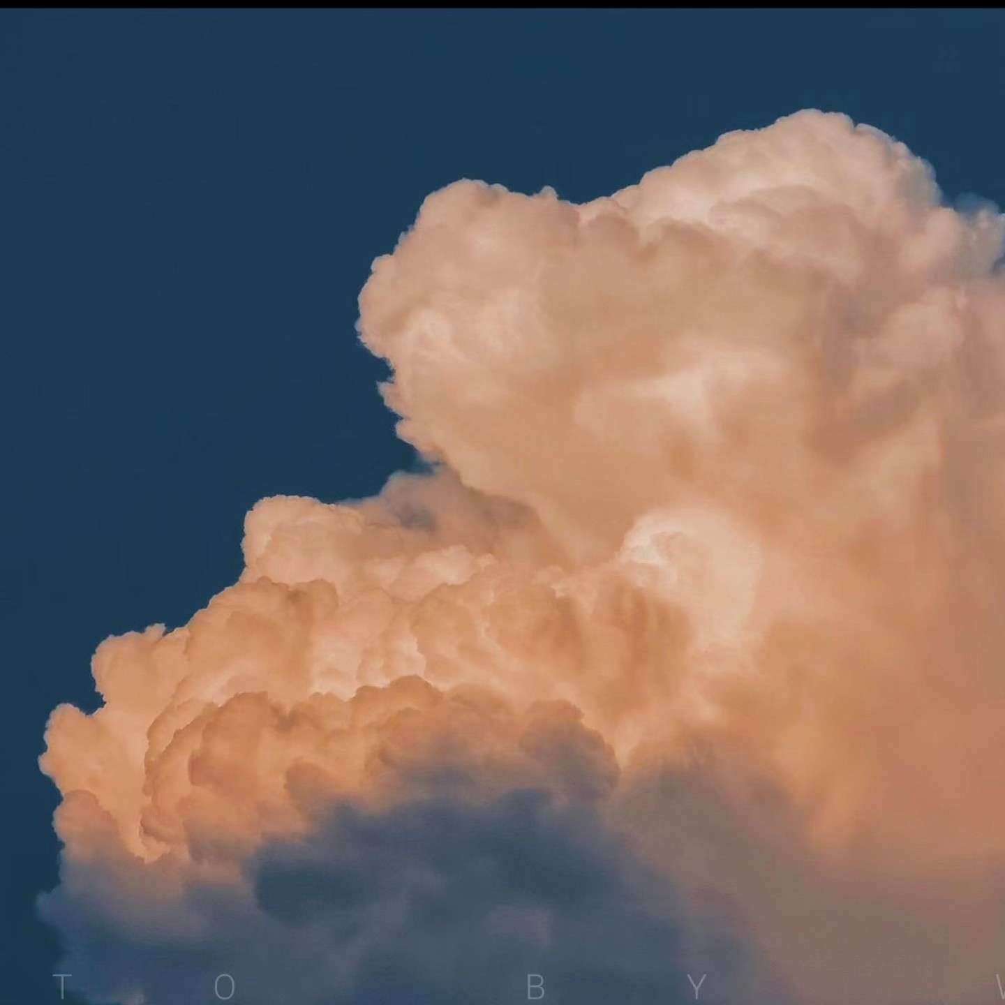 不知何人浅唱弄弦