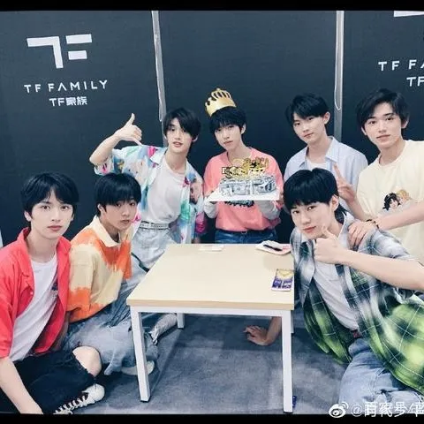 清茶与风的伍月的专辑