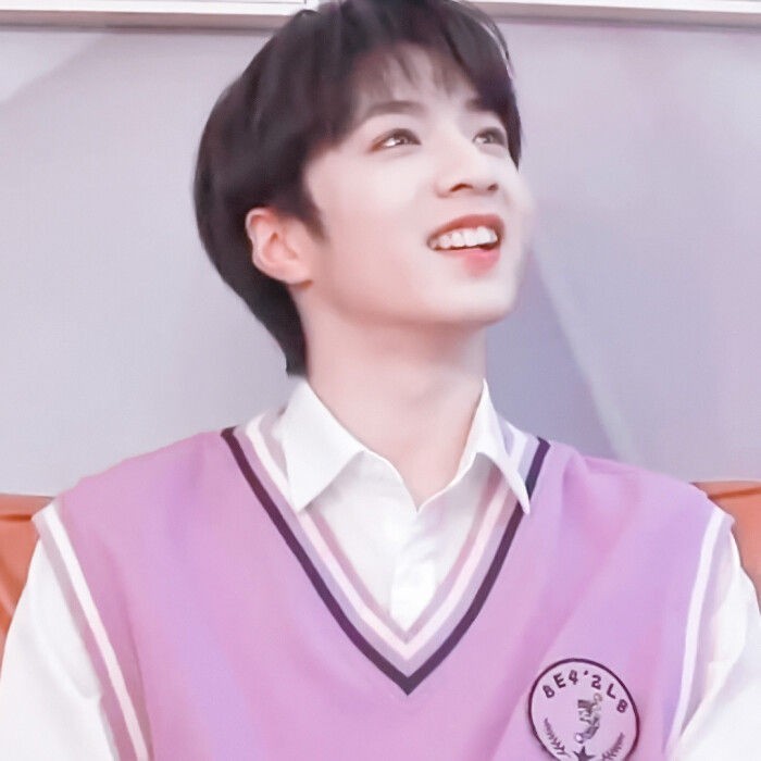 我的吻文小狼崽🍒