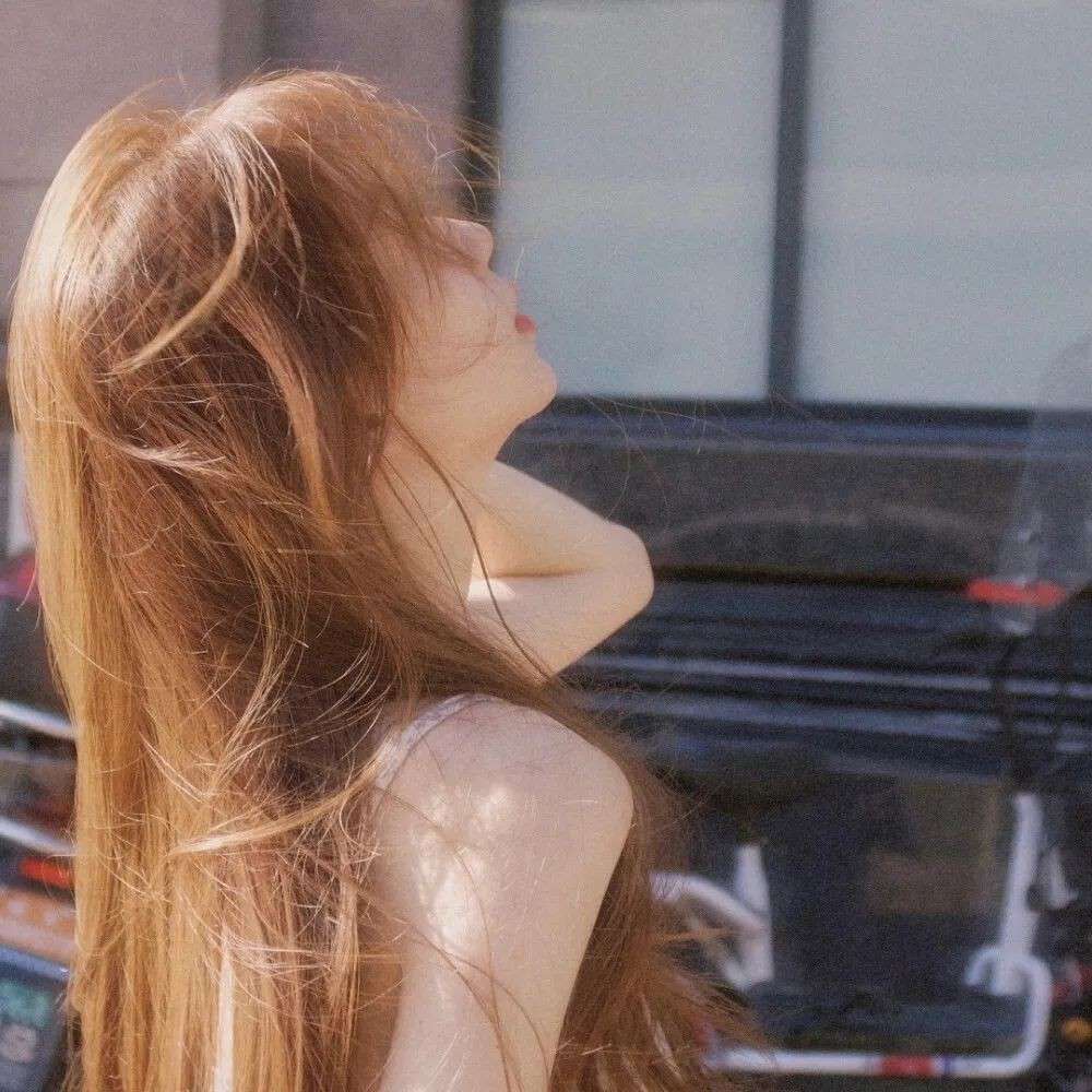 今天女孩来赴约了