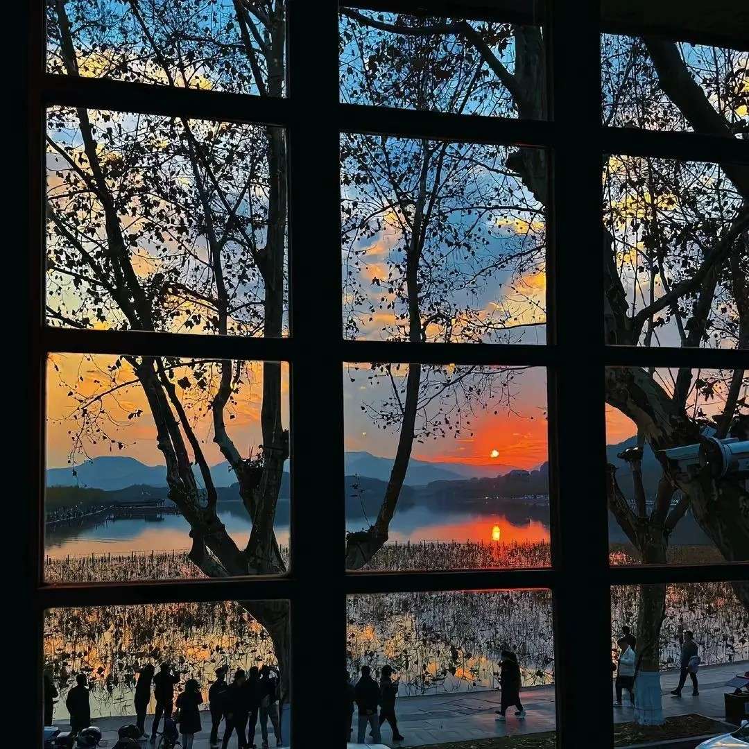 一些蛇年专属的品牌文案～