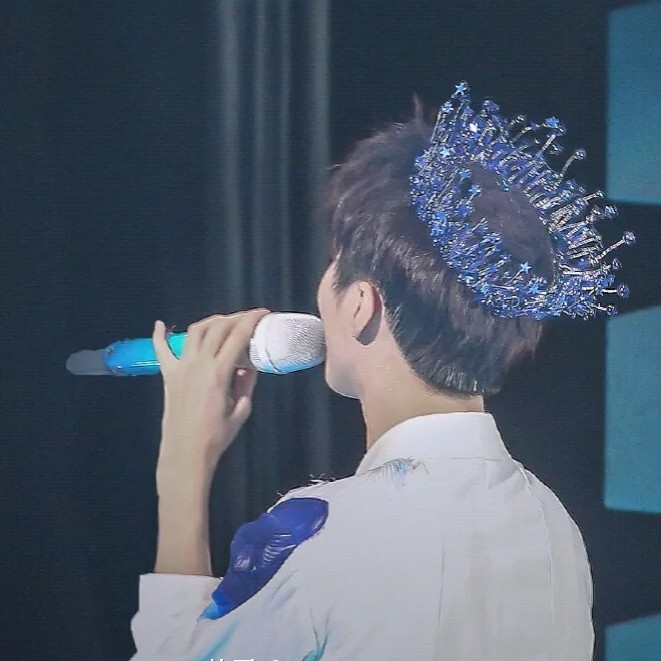 蓝色螃蟹的粉红桃子