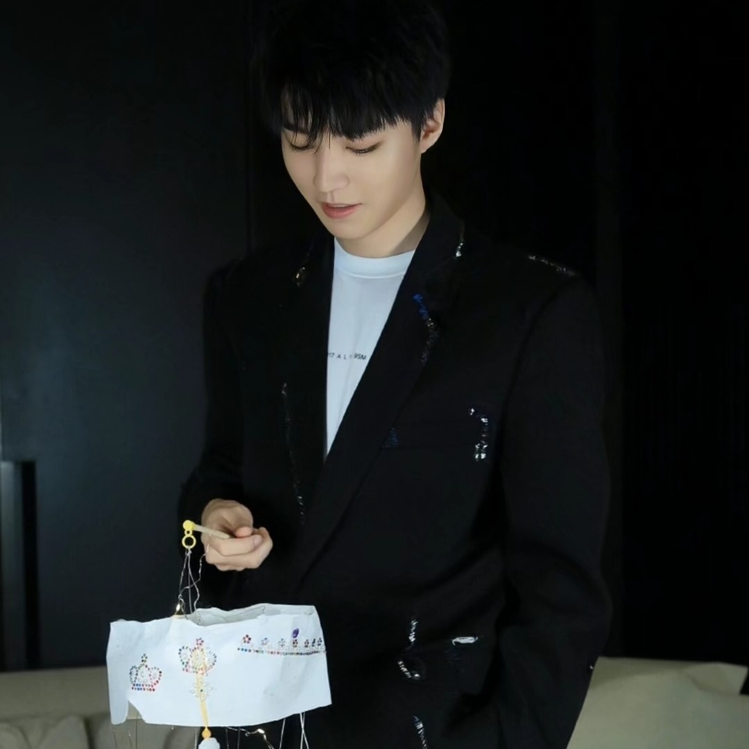 凌微記刊报.的专辑