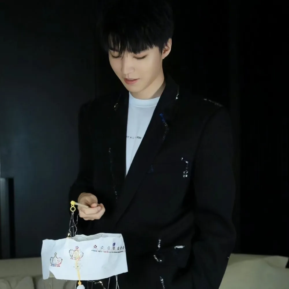 凌微記刊报.的专辑