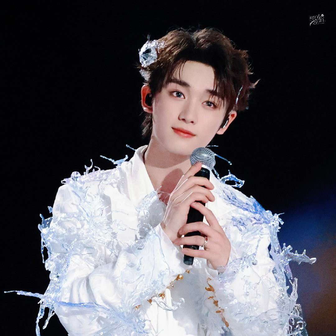 丁程鑫的比阾星