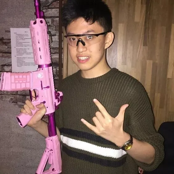 七哥不再是网恋教父咯！💕💞💓💗💖💝💘