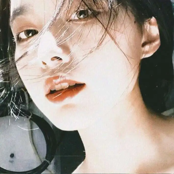 蝉鸣的那个夏天你回眸一笑惊艳了我好久好久