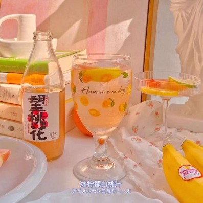 桃之夭夭，灼灼其华