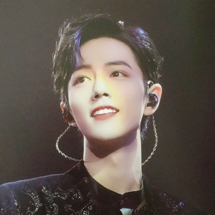 把白玫瑰染成红色