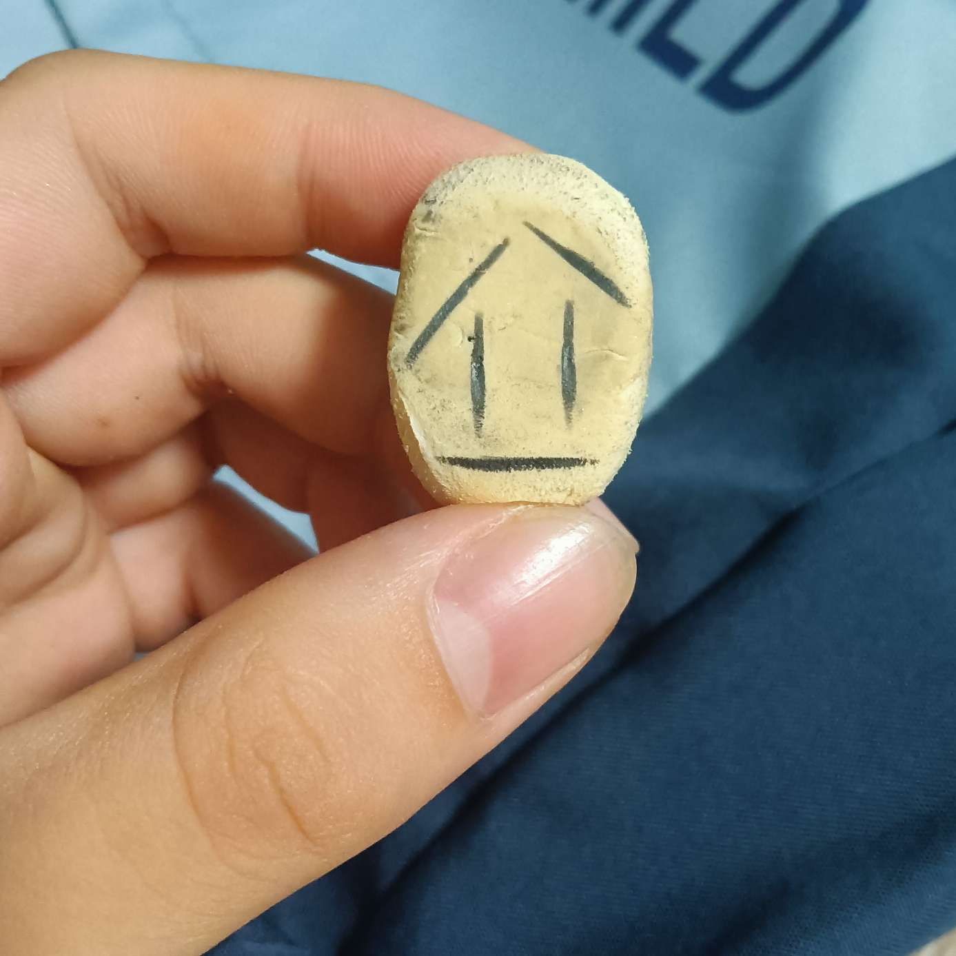 月亮不抱你，时光摧毁你