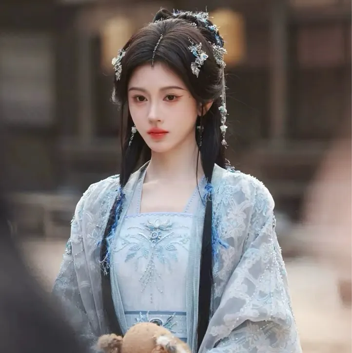 鞠婧祎