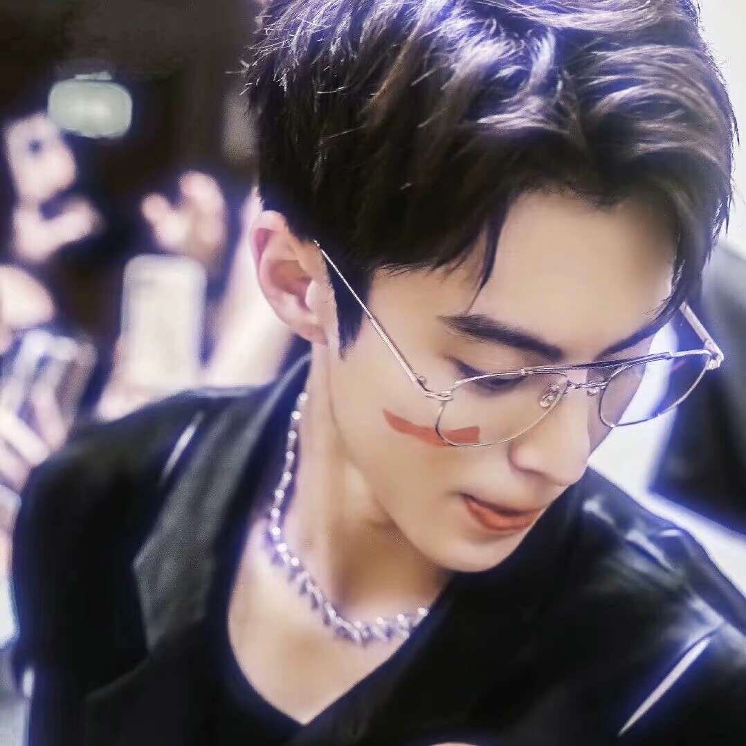 ᥫᩣᰱᐝᖇᴛ౽᭄🦋.的专辑