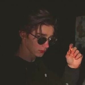 在更热烈的风里相遇吧.