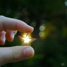 《你来人间一趟，你要看看光》