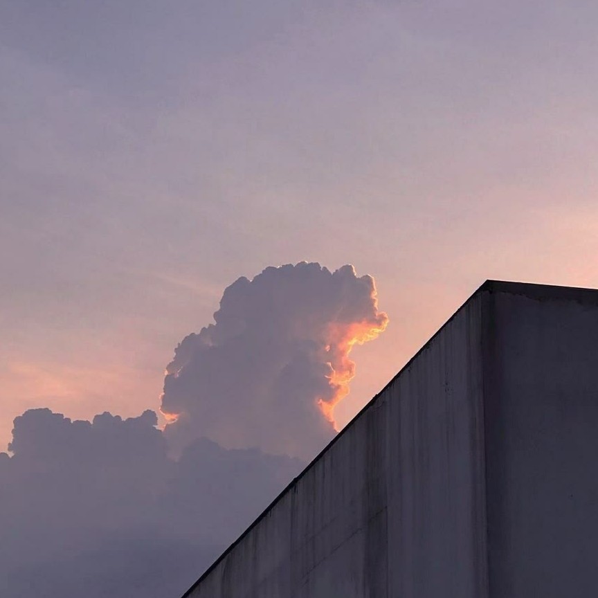 暗恋是风，喜欢是海啸.