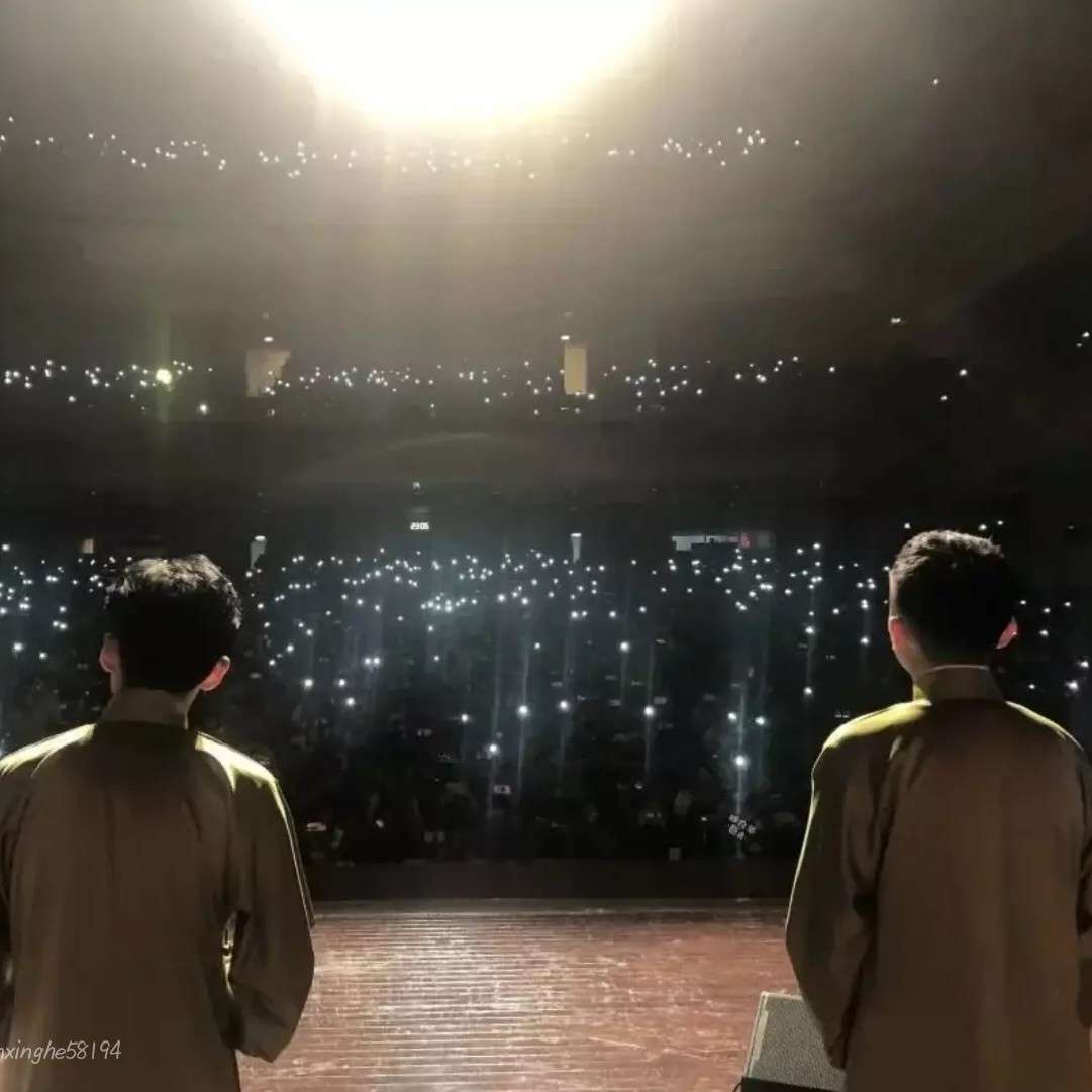 熙熙攘攘 华灯初上