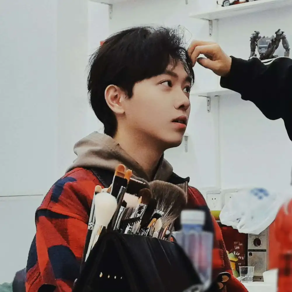 一剑霜寒意气风发