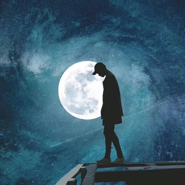 云边有个小卖部