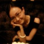 大脸撑在小胸上