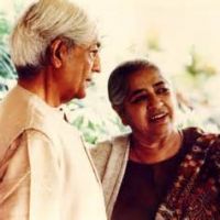 普普尔・贾亚卡尔的名言