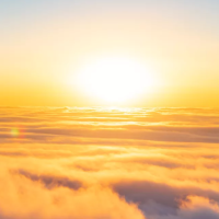 在海边看日出时，_____。